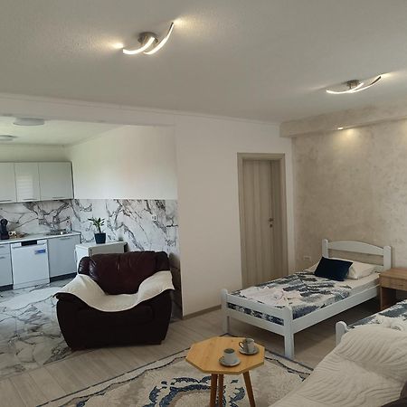 Matija Airport Apartment 미트로비처 외부 사진