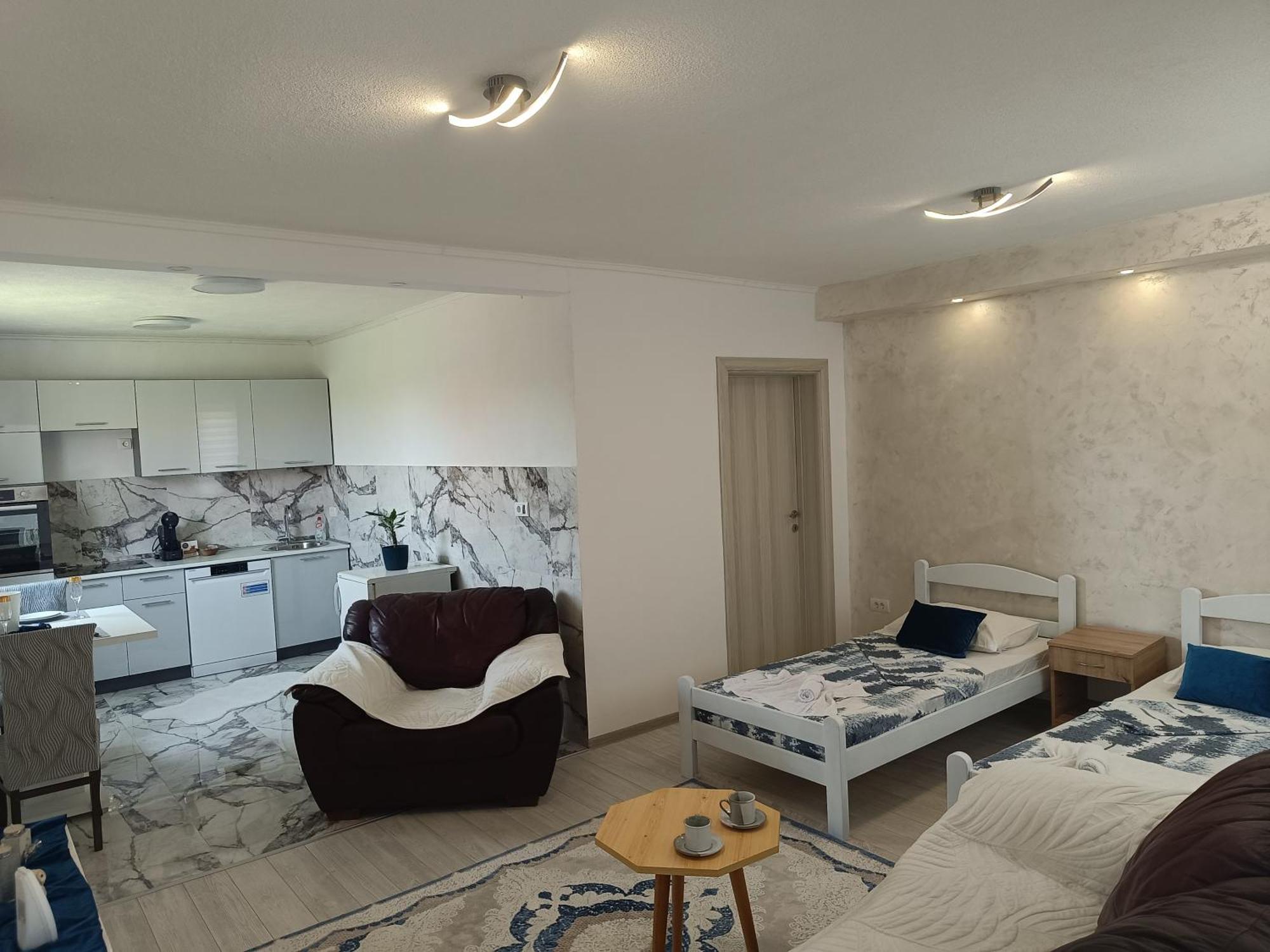 Matija Airport Apartment 미트로비처 외부 사진