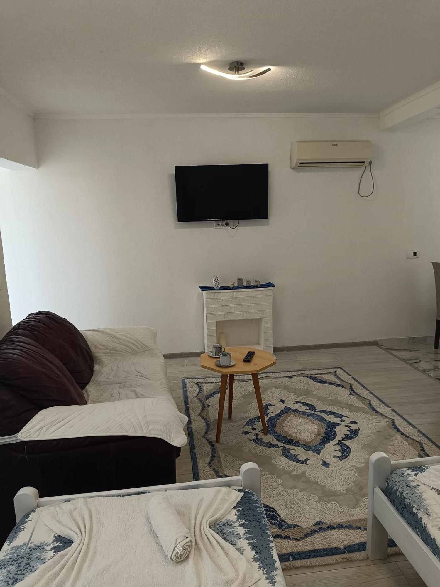 Matija Airport Apartment 미트로비처 외부 사진