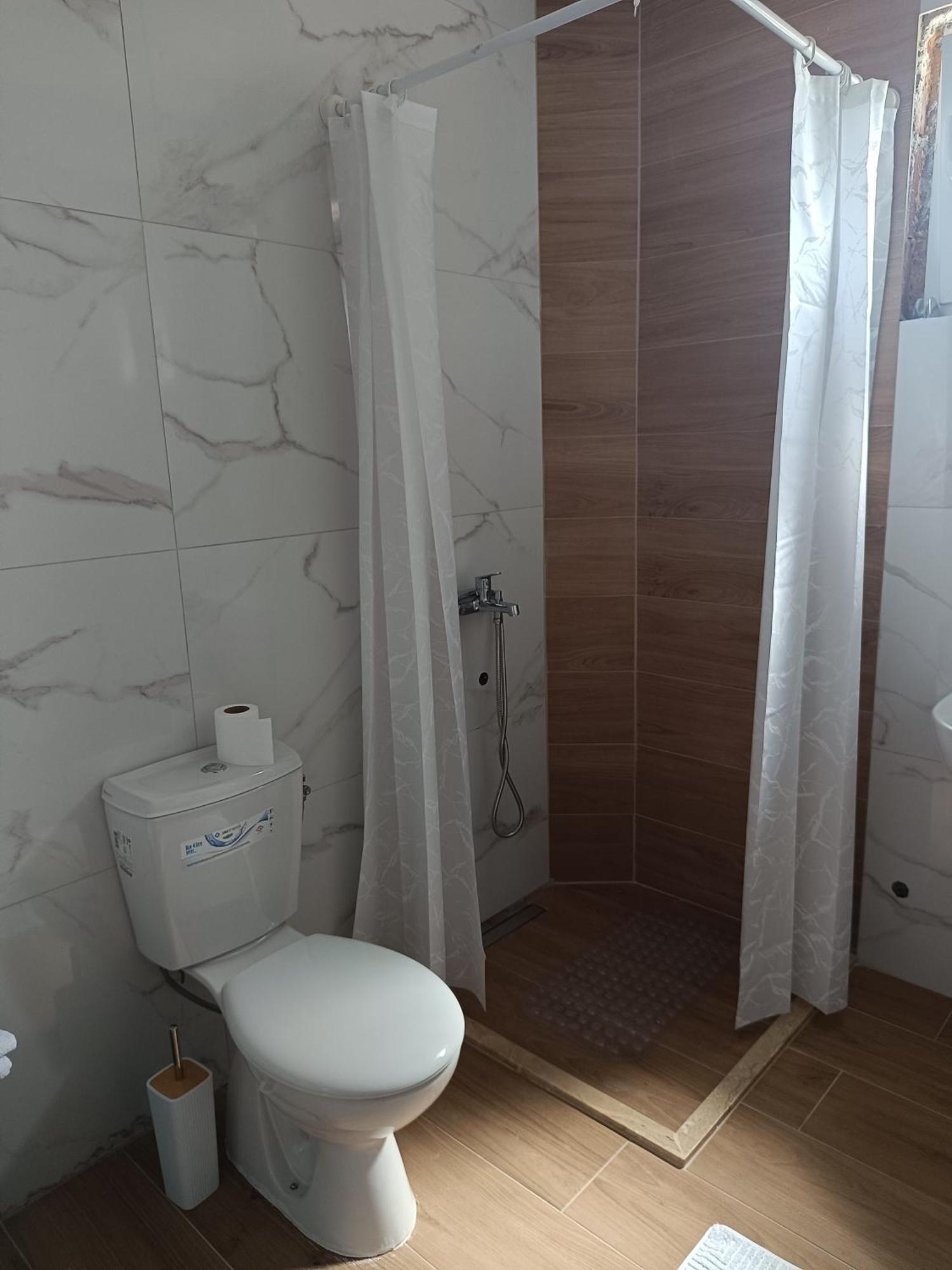 Matija Airport Apartment 미트로비처 외부 사진