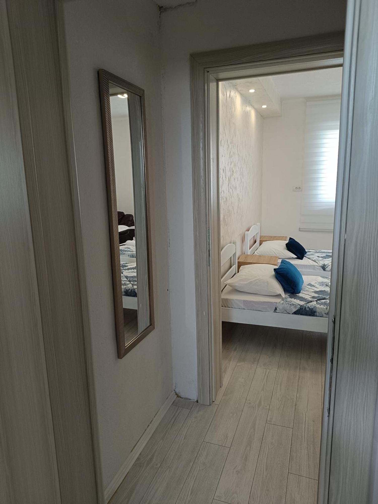 Matija Airport Apartment 미트로비처 외부 사진