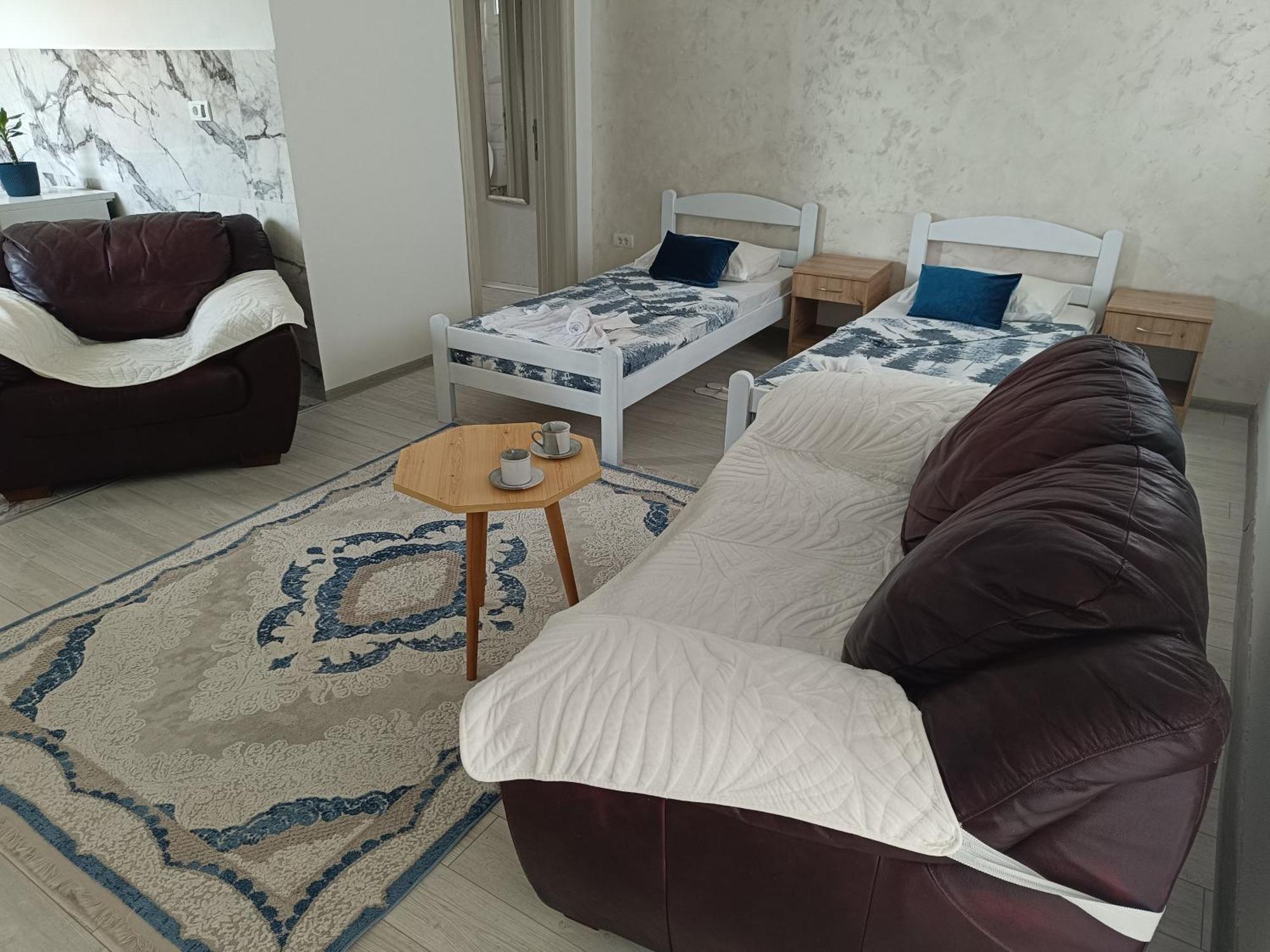 Matija Airport Apartment 미트로비처 외부 사진